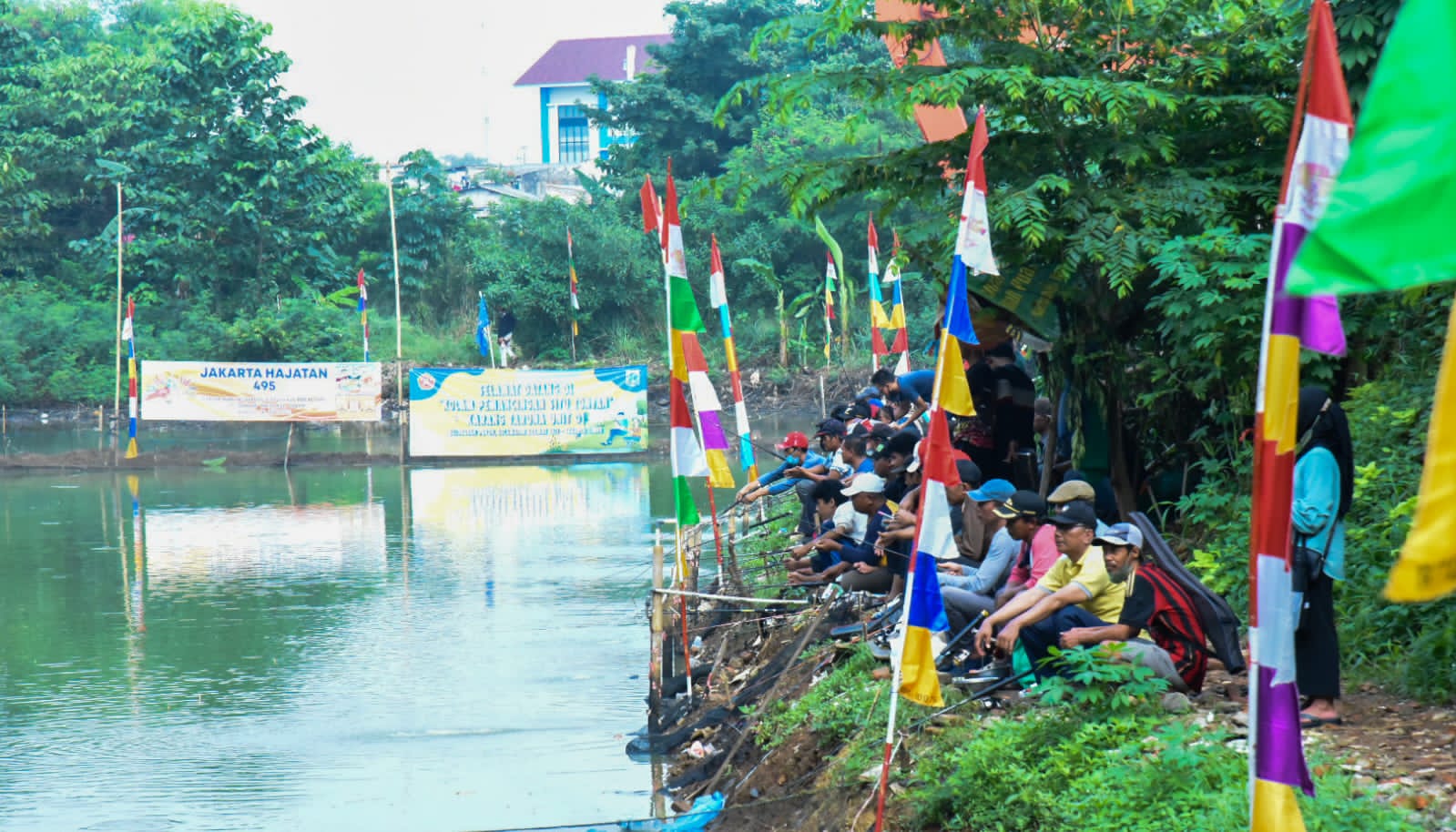 Ratusan Warga Ikuti Mancing Gratis di `Situ Tonyan` Kelurahan Dukuh