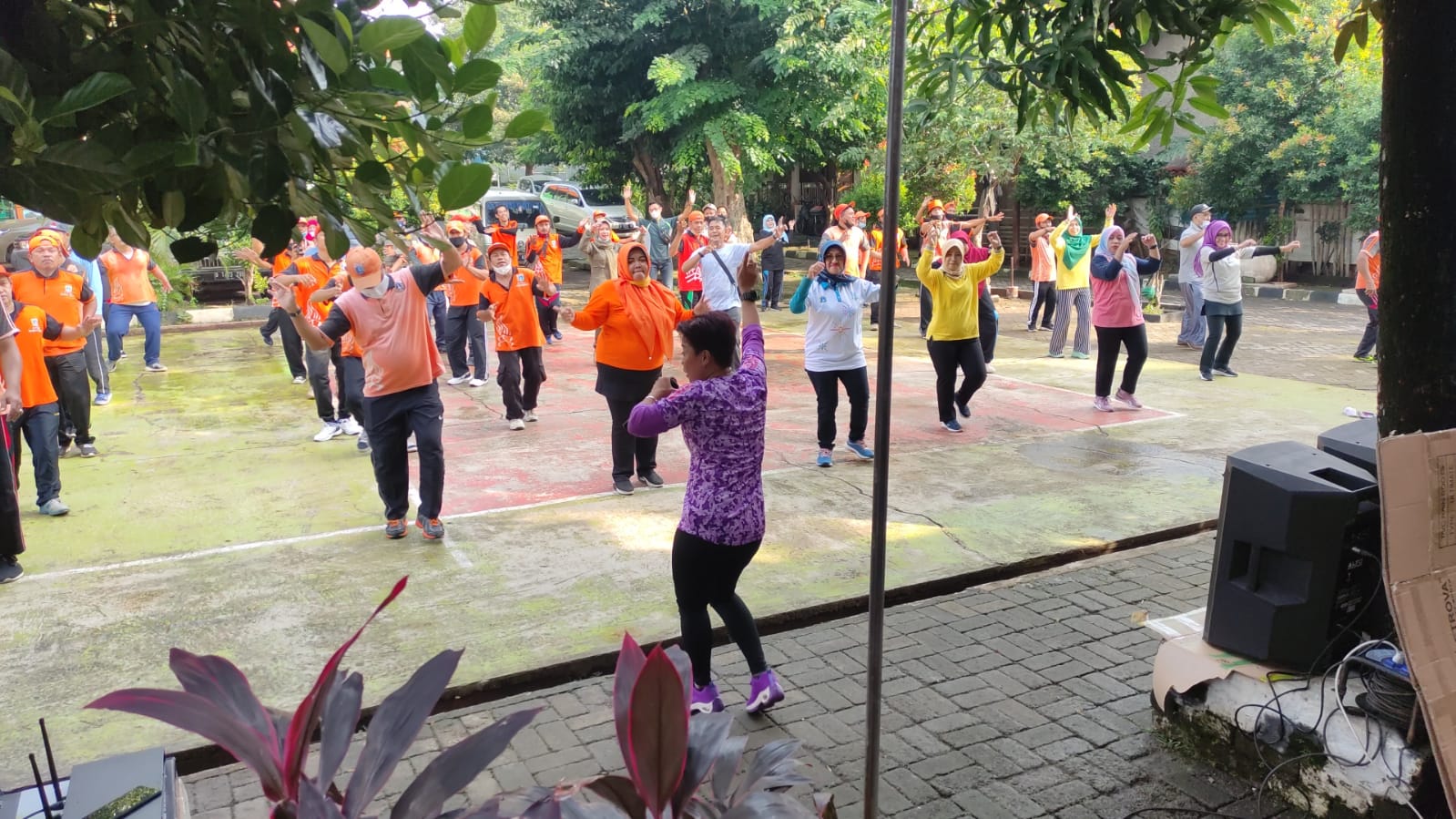 Jajaran Pegawai Kelurahan Pekayon Ikuti Senam Kebugaran Jasmani