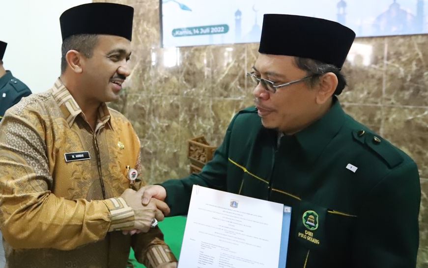 Wali Kota Jaktim Serahkan IMB Masjid dan Musala se - Kelurahan Pulo Gebang