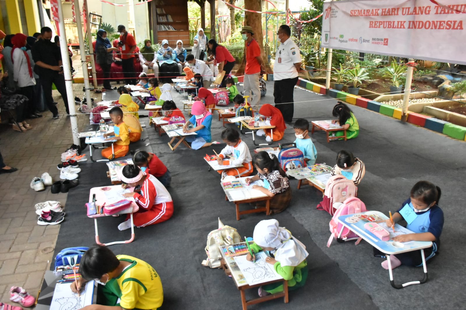 Jelang HUT RI, Kelurahan Duren Sawit Gelar Bazar dan Lomba Mewarnai