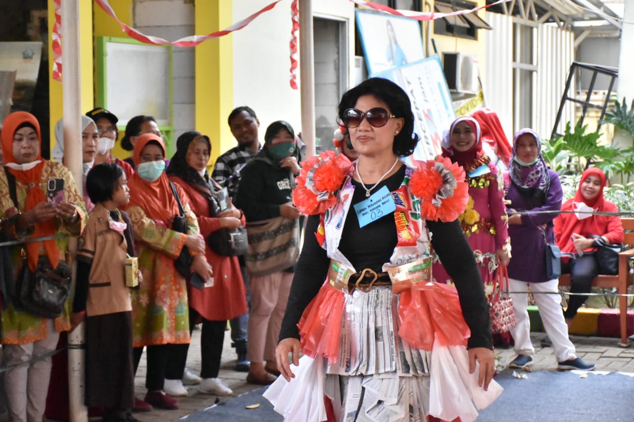 Kelurahan Duren Sawit Gelar Lomba Duren Sawit Fashion Show 
