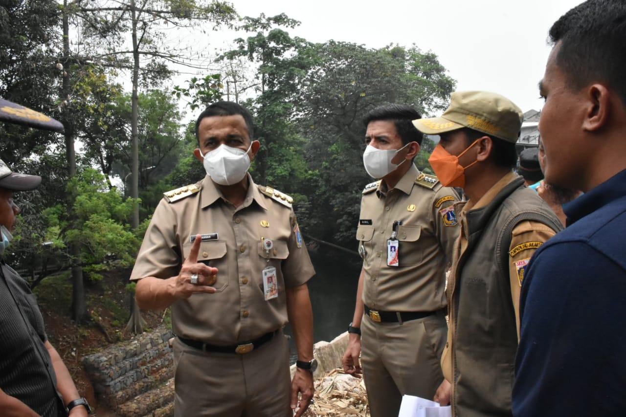 Wali Kota Tinjau Perbaikan Turap Longsor di RW 04 Kelurahan Makasar