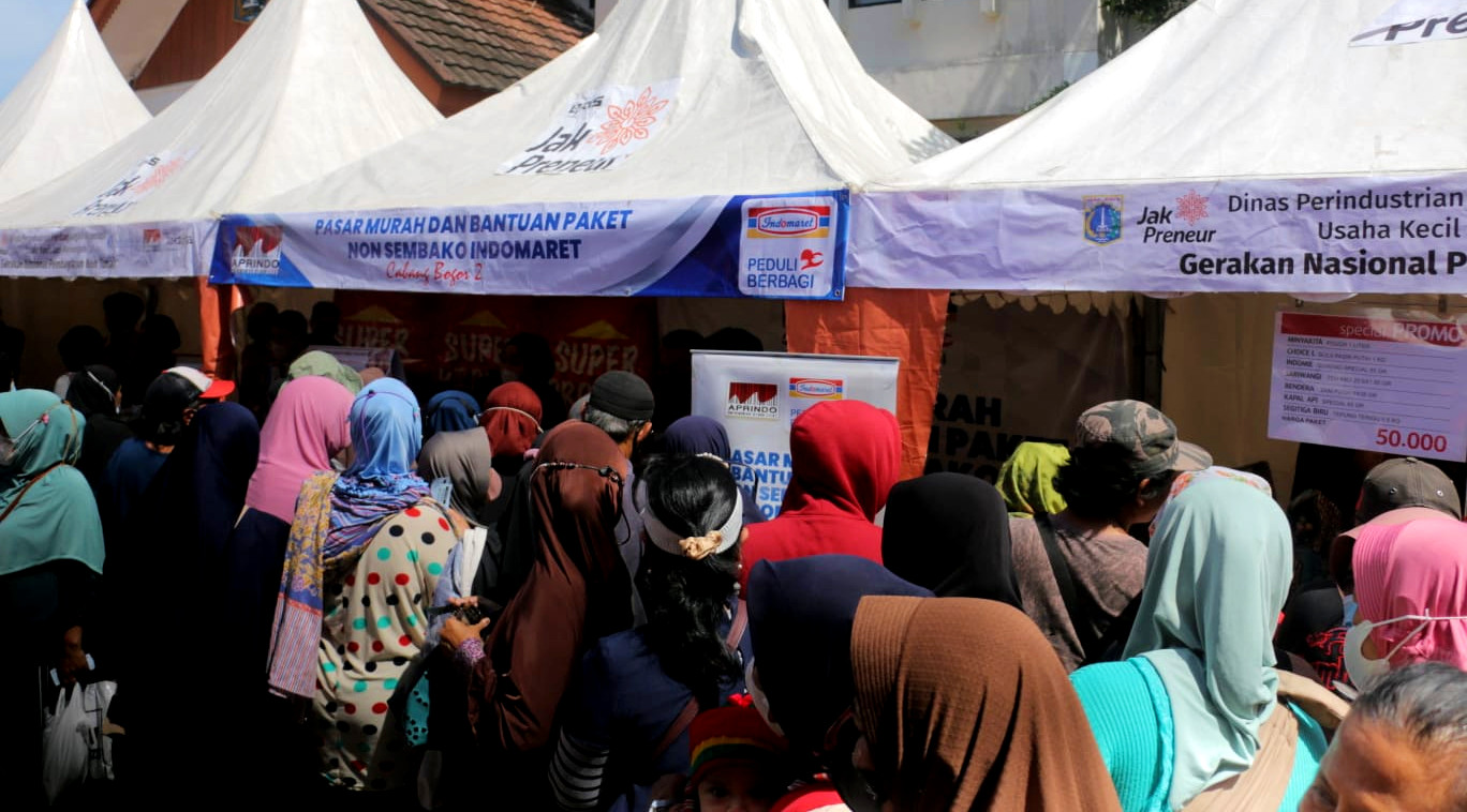 Kelurahan Ciracas Gelar Pasar Murah