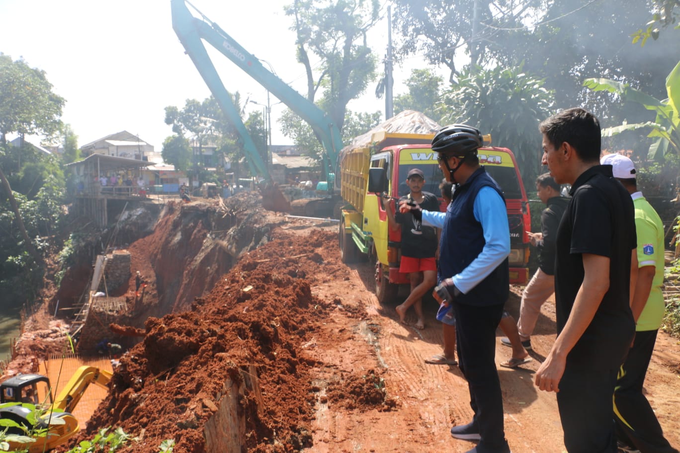 Wali Kota Tinjau Renovasi Turap Longsor RW 04 Kelurahan Makasar