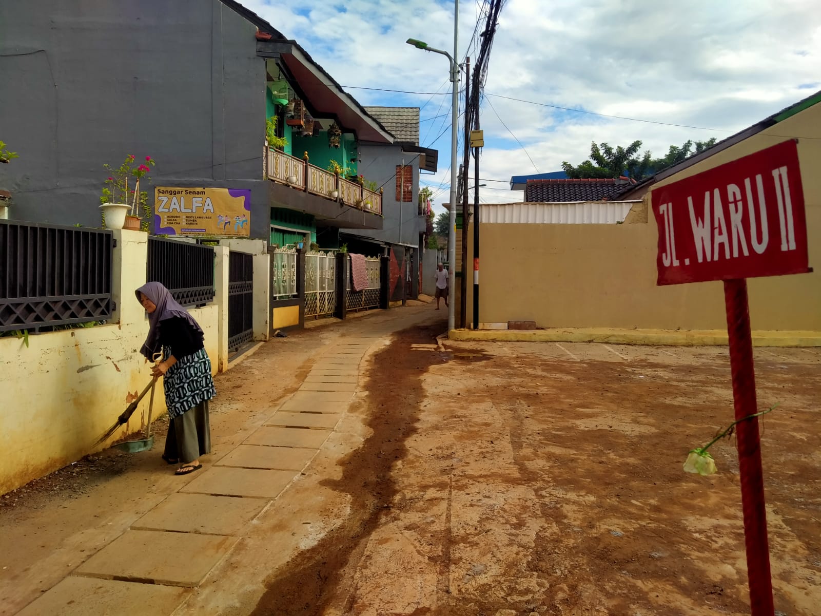 Pembangunan Saluran Air Jalan Waru RW 02 Kelurahan Cilangkap Rampung