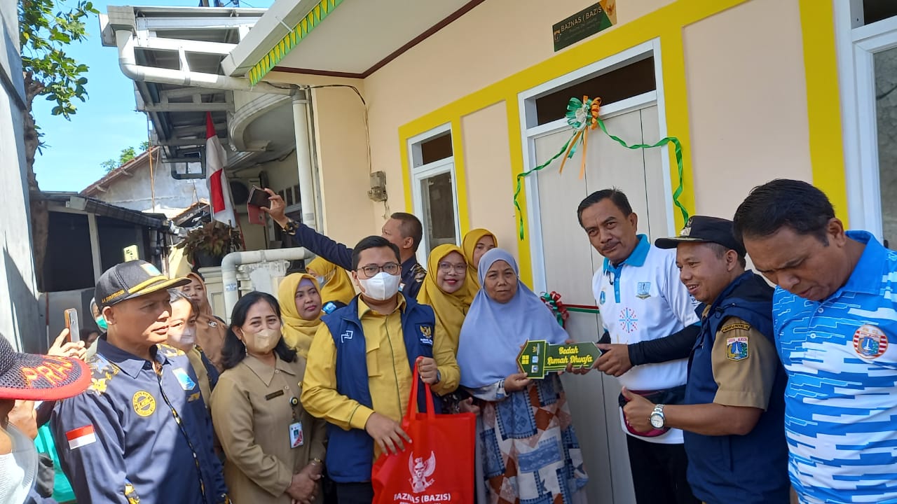 Camat Cipayung Resmikan Bedah Rumah di RW 02 Kelurahan Ceger