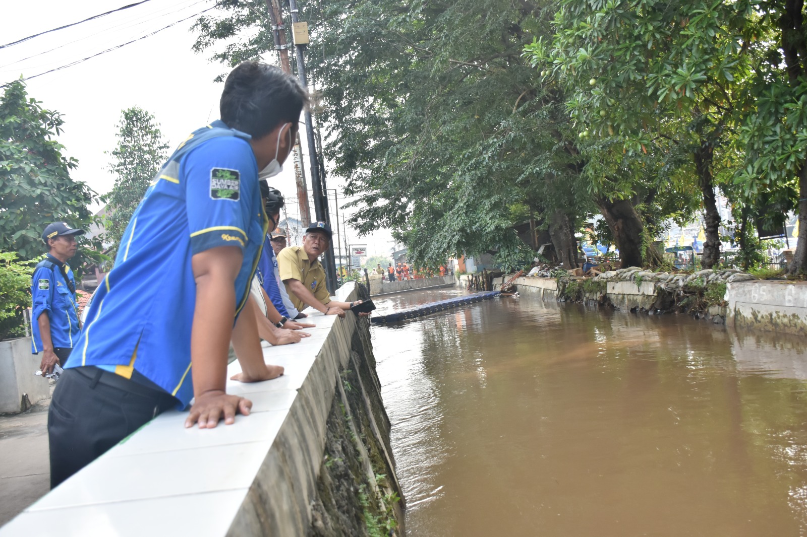 Warga Kelurahan Tengah Diimbau Bersabar dalam Pembangunan Turap Kali Baru