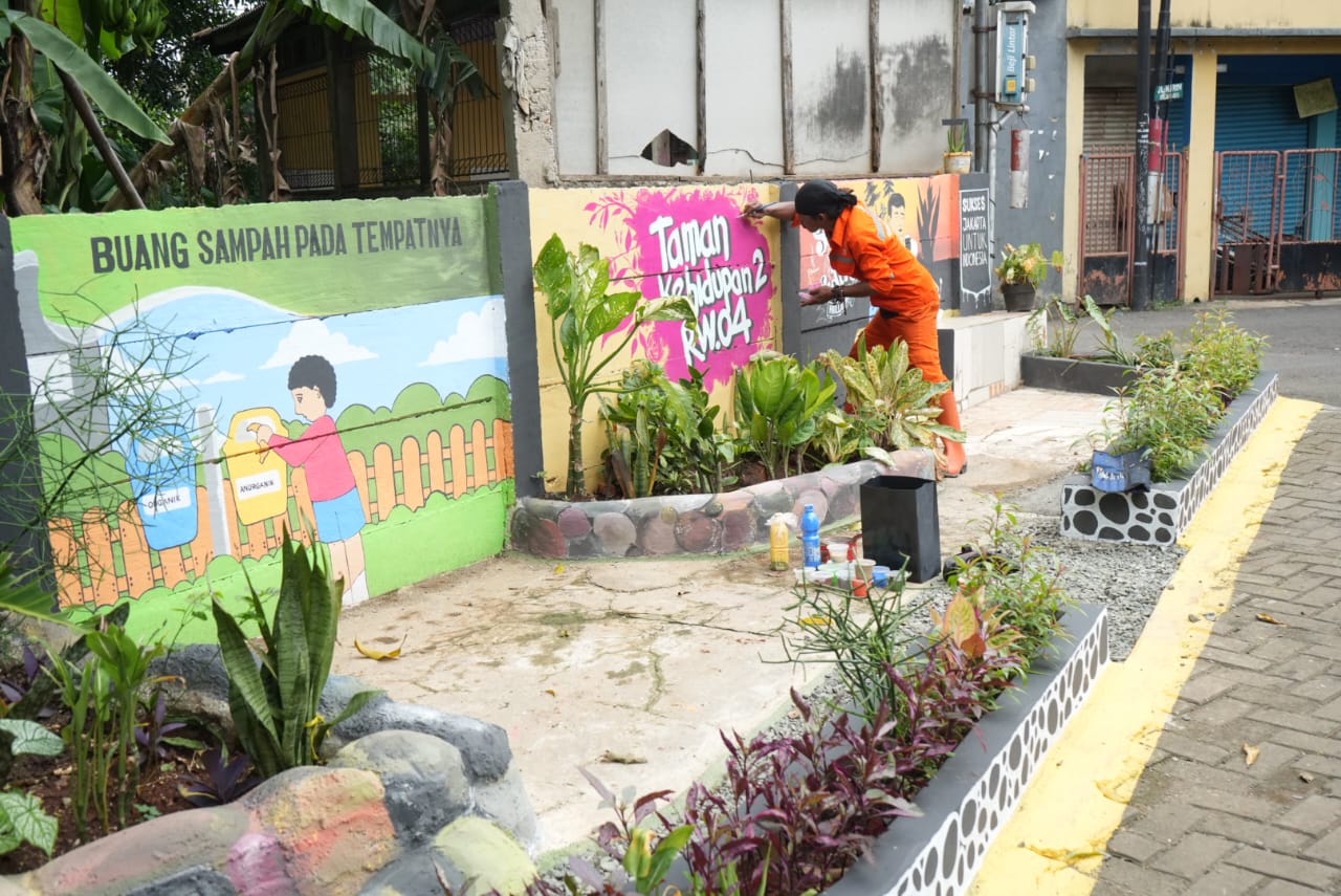 Inisiasi Ketua RW 04, Lahan Kumuh Dijadikan Taman Oleh PPSU Kelurahan Dukuh