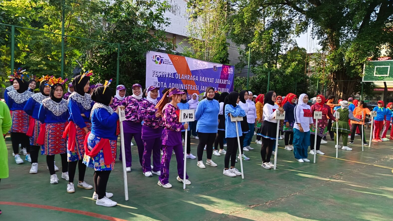 RW 01 Kelurahan Rawa Bunga Juarai Forst Senam Kicir-kicir