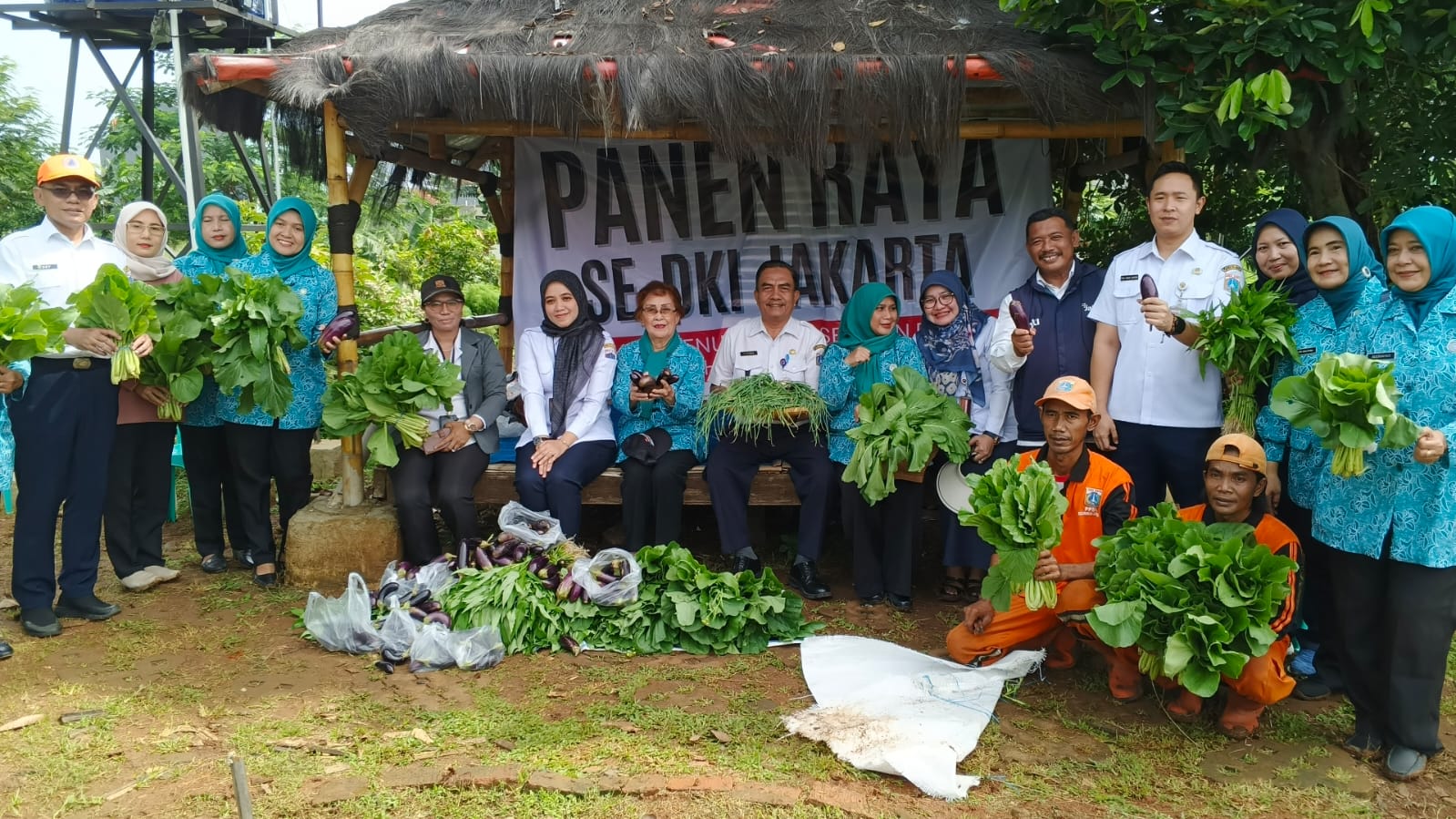 Jajaran Kecamatan Cipayung Panen Serentak se-DKI Jakarta