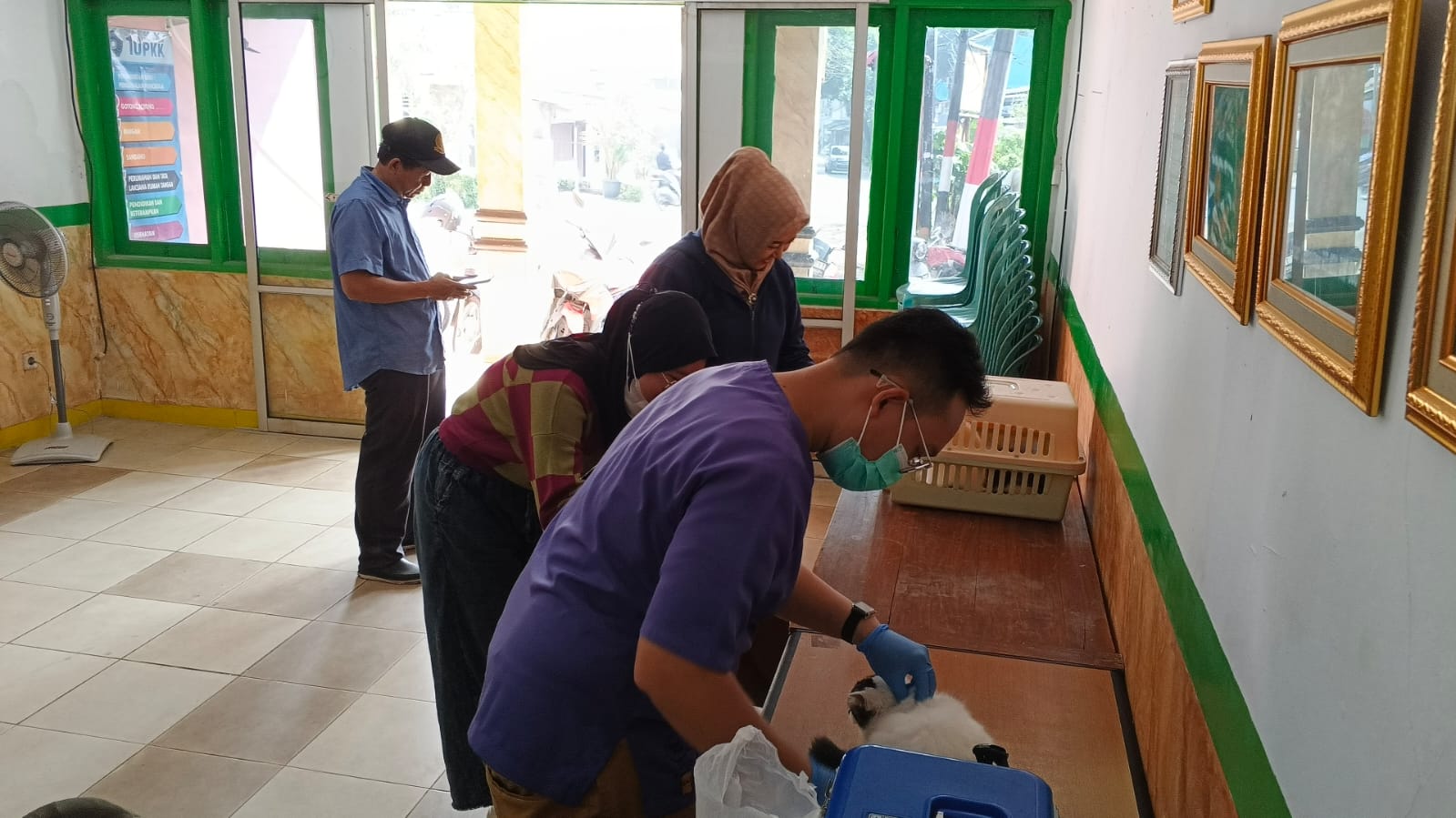 38 Anabul Disuntik Vaksinasi Rabies di RW 06 Kelurahan Munjul
