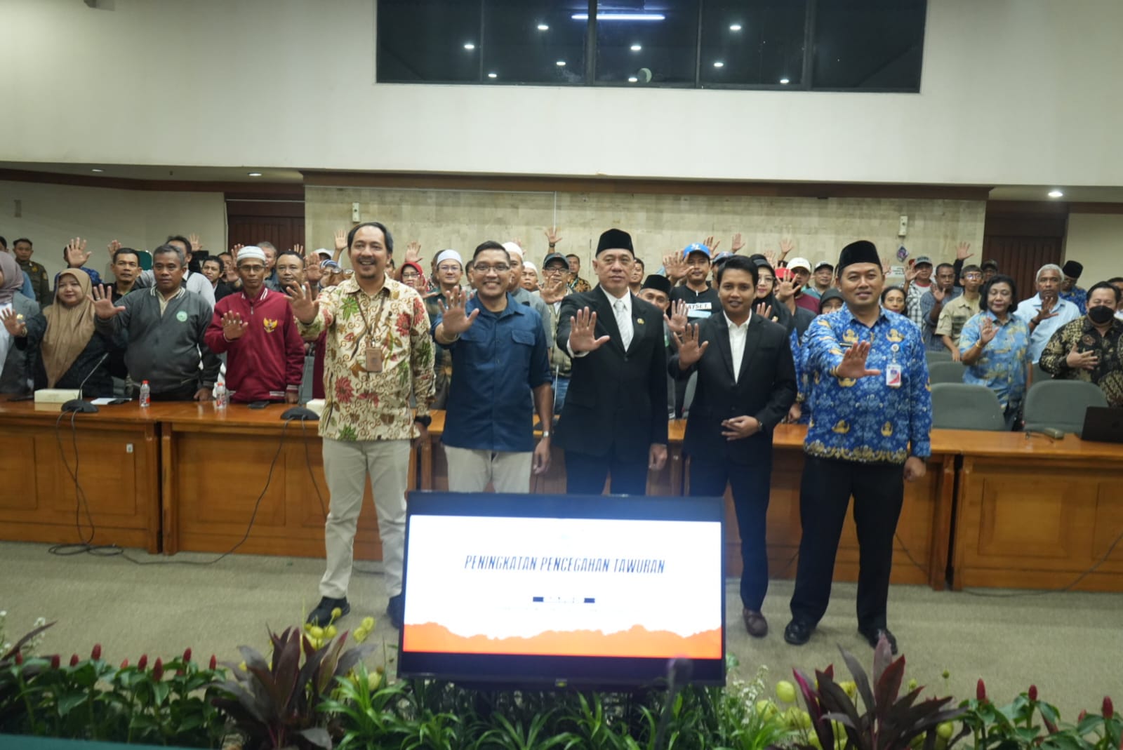 100 Warga Kecamatan Jatinegara Diskusi Tawuran di Kantor Walikota