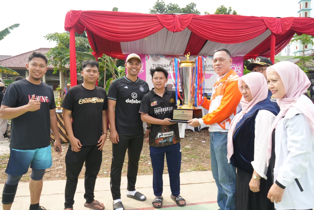 Sekko Hadiri Penutupan Turnamen Voli dan Futsal di Kalisari