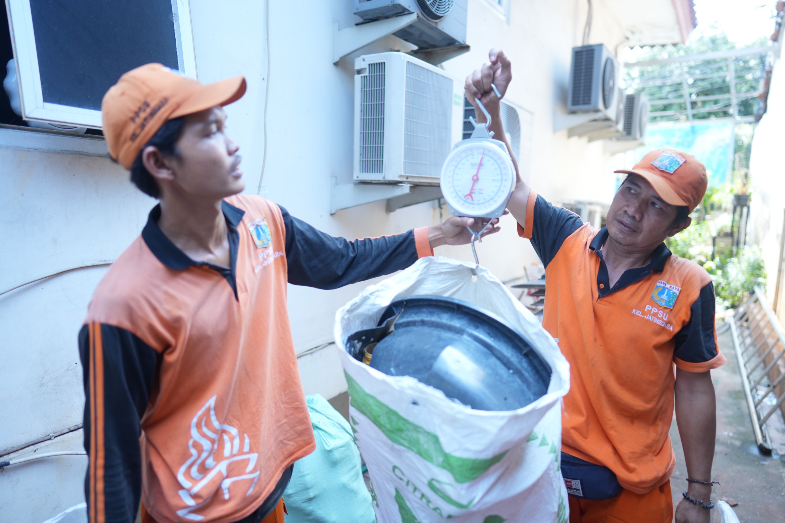 2.985 Kilogram Sampah Dipilah Bank Sampah Mandiri PPSU Kelurahan Jatinegara
