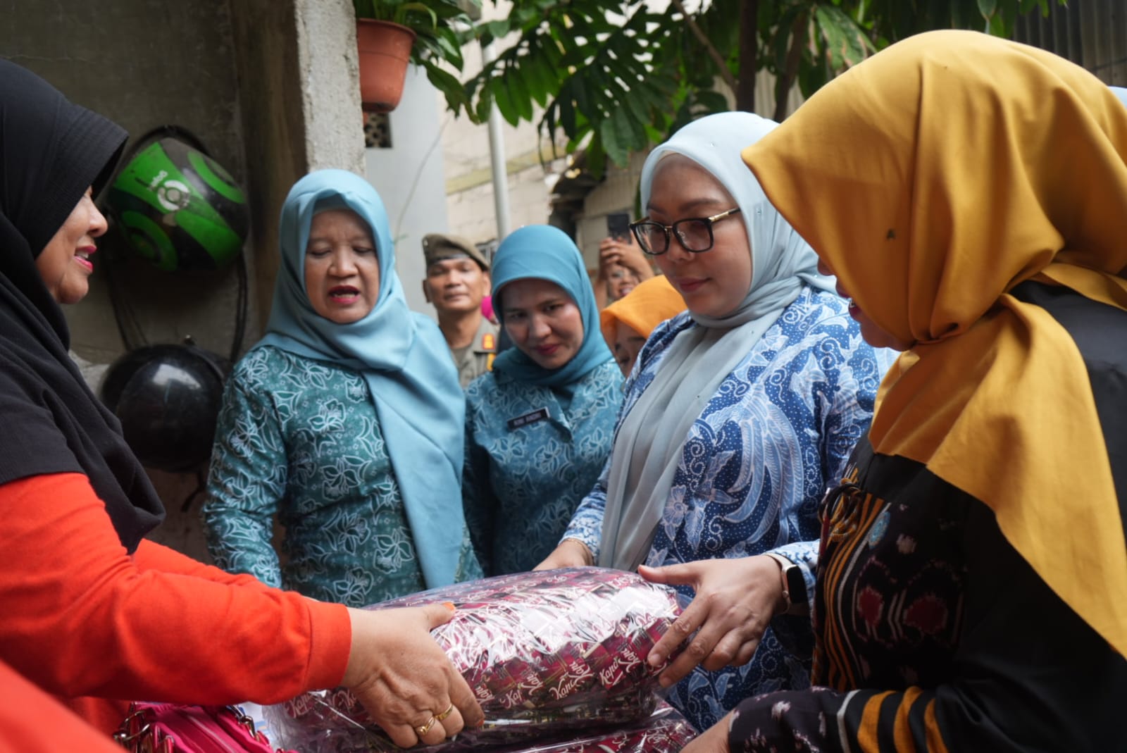 Ketua TP PKK Jaktim, Pimpin Kegiatan Verifikasi Lapangan Lomba Hatinya PKK di Kelurahan Susukan