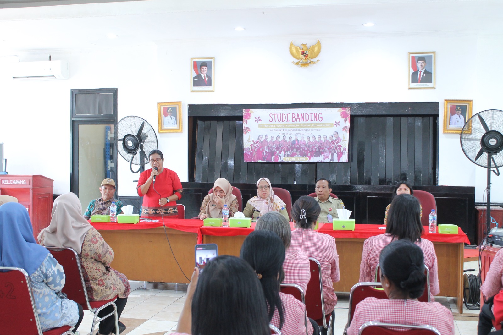 Desa Hulung Kecamatan Taniwel Studi Banding Program PKK Kelurahan Cawang