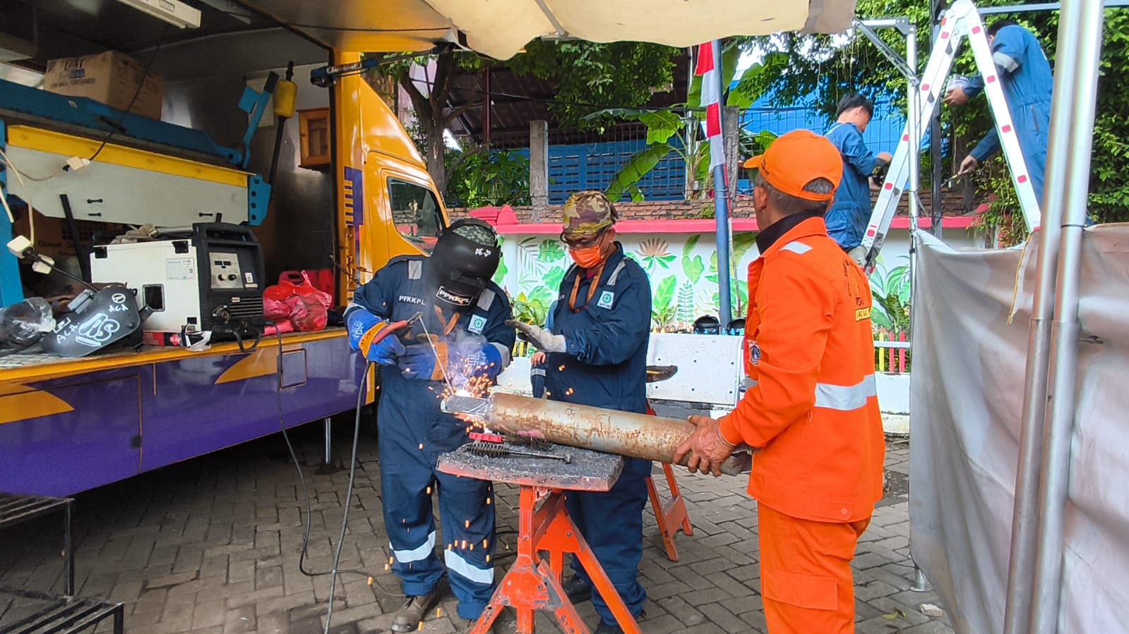 Puluhan Warga Ikuti Pelatihan Las di Kelurahan Cakung Barat