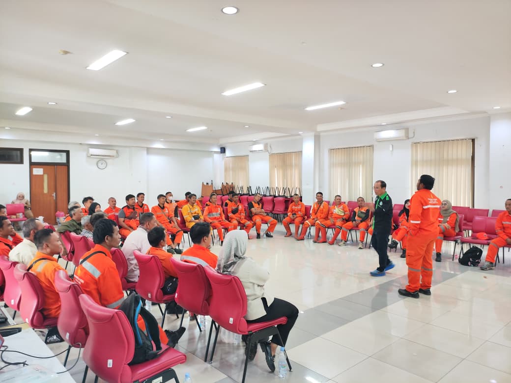 Puluhan Petugas PPSU Kecamatan Makasar Ikuti Pelatihan K3 dan Pemeriksaan Kesehatan