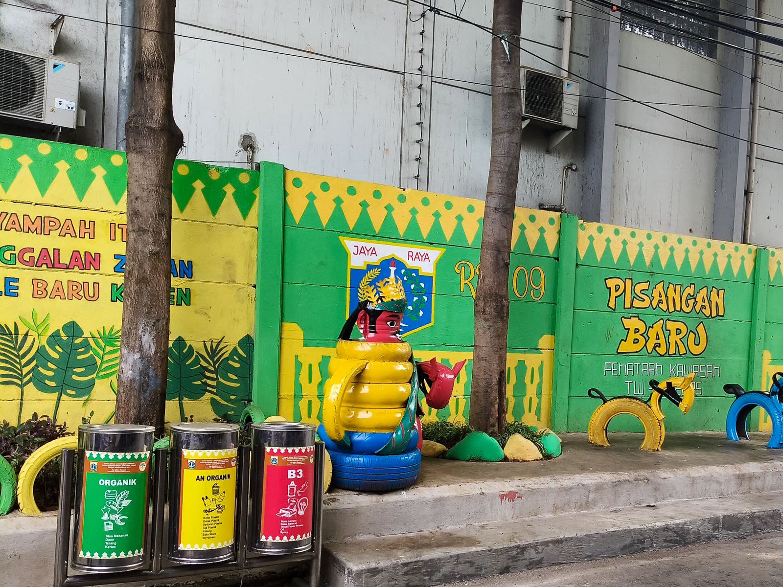 Kelurahan Pisangan Baru Percantik Fasiltas Umum di Jalan Pisangan Baru Selatan