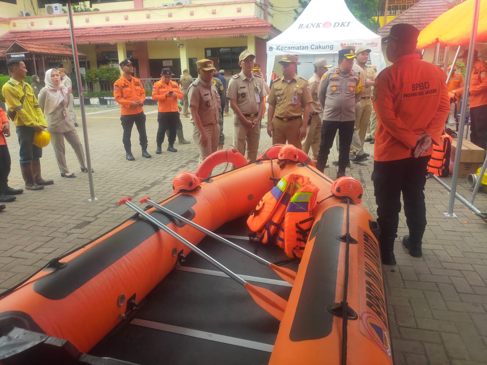 Ratusan Personel Gabungan Ikuti Apel Kesiapsiagaan Bencana di Kecamatan Cakung