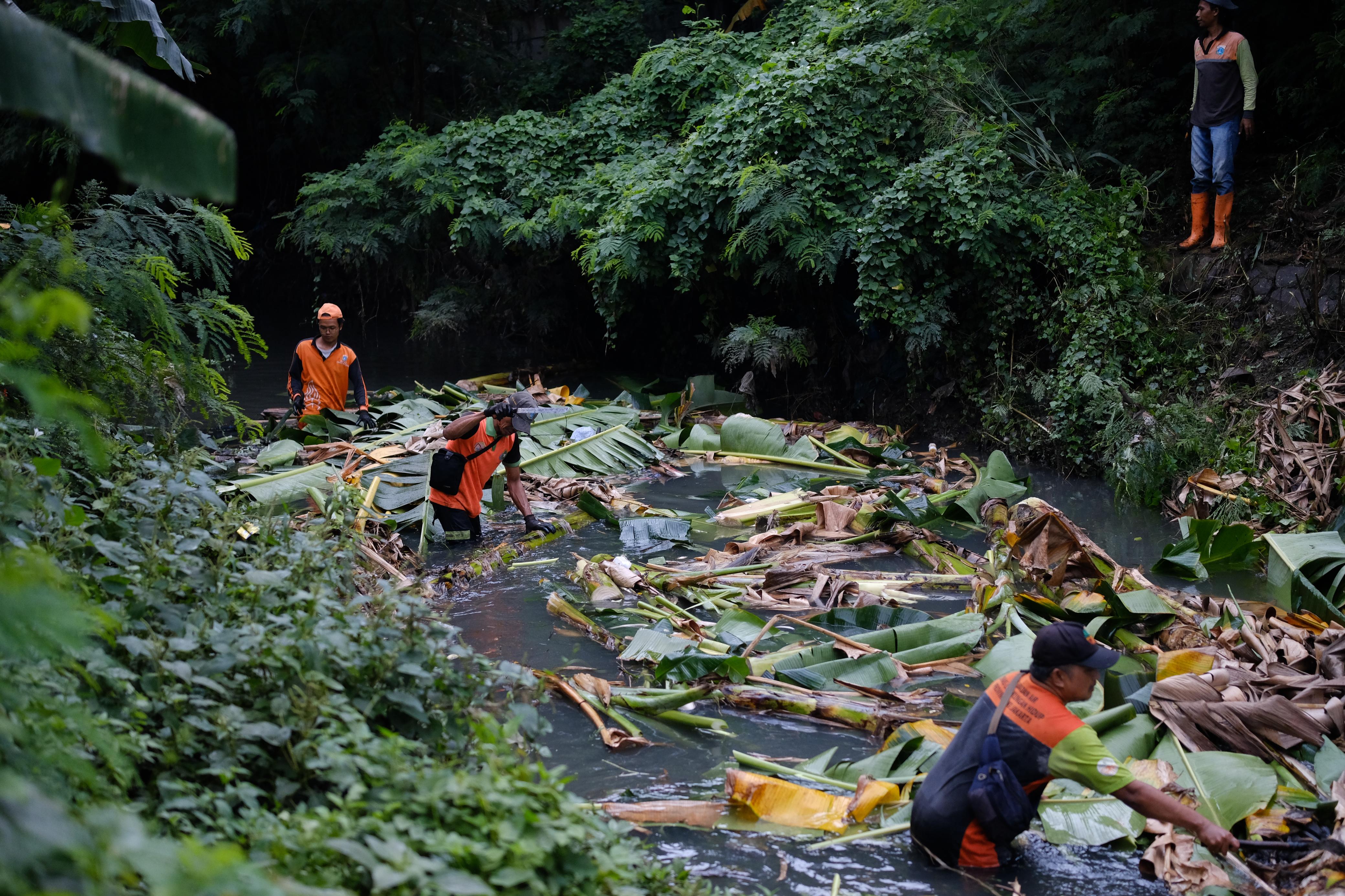 Antisipasi Genangan, Kecamatan Cakung Gelar Kerja Bakti di Kelurahan Pulogebang