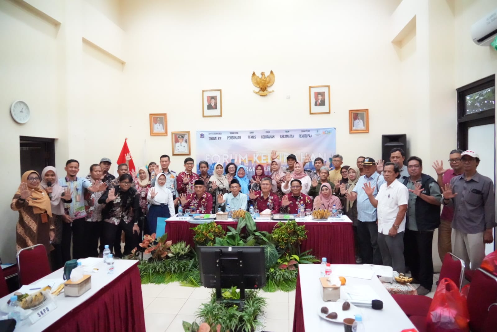 Usulan Trotoar di Jalan Raya Bogor Dibahas dalam Forum Kelurahan Rambutan