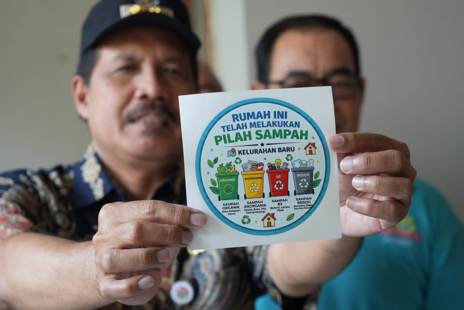 Monitoring Pilah Sampah, Kelurahan Baru Tempel Stiker di Rumah Warga