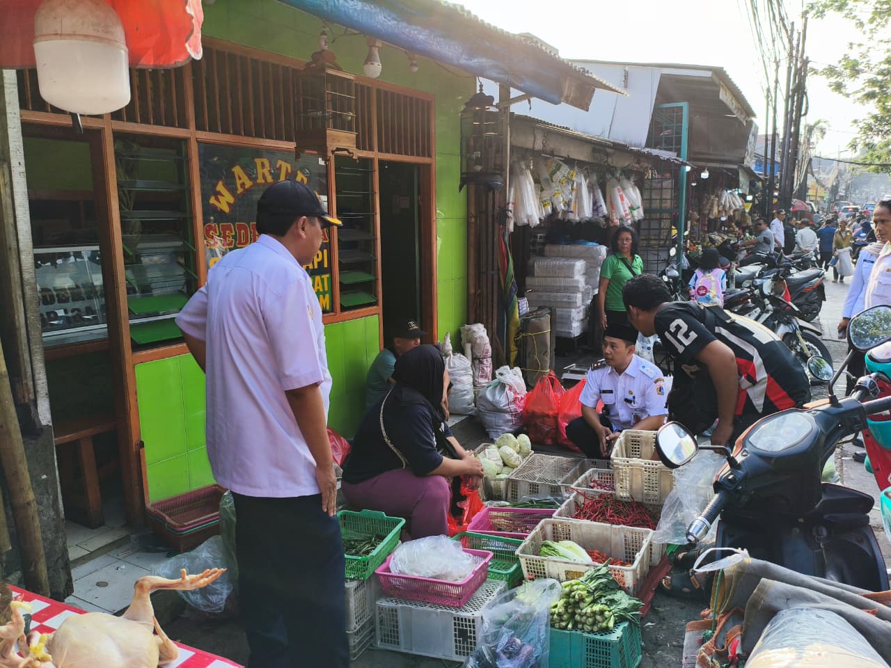 Atasi Kemacetan di Pasar Ciracas, Kelurahan Ciracas Sosialisasi Pedagang Kaki Lima