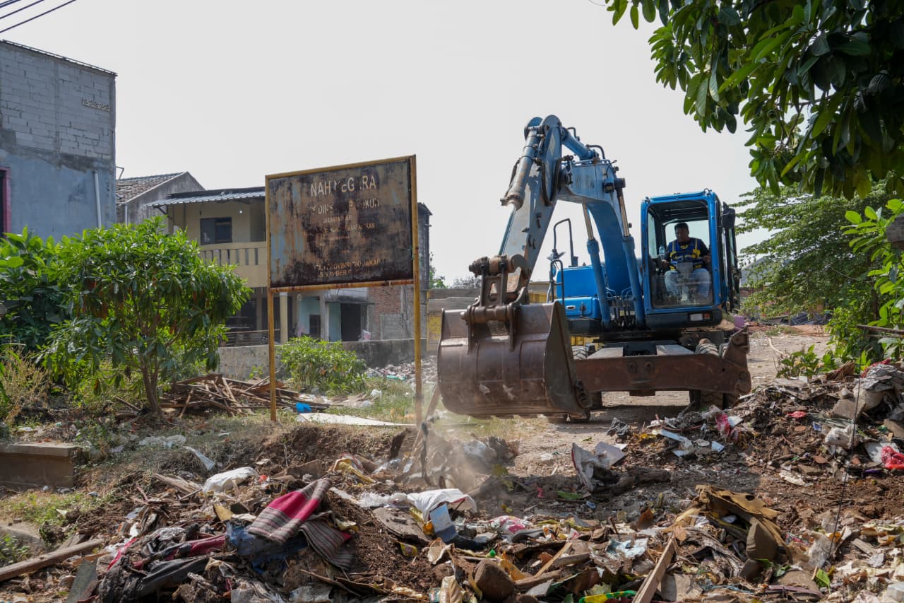 Kelurahan Dukuh Perketat Pengawasan Lokasi Pembuangan Sampah Liar Pascakebakaran di RW 03