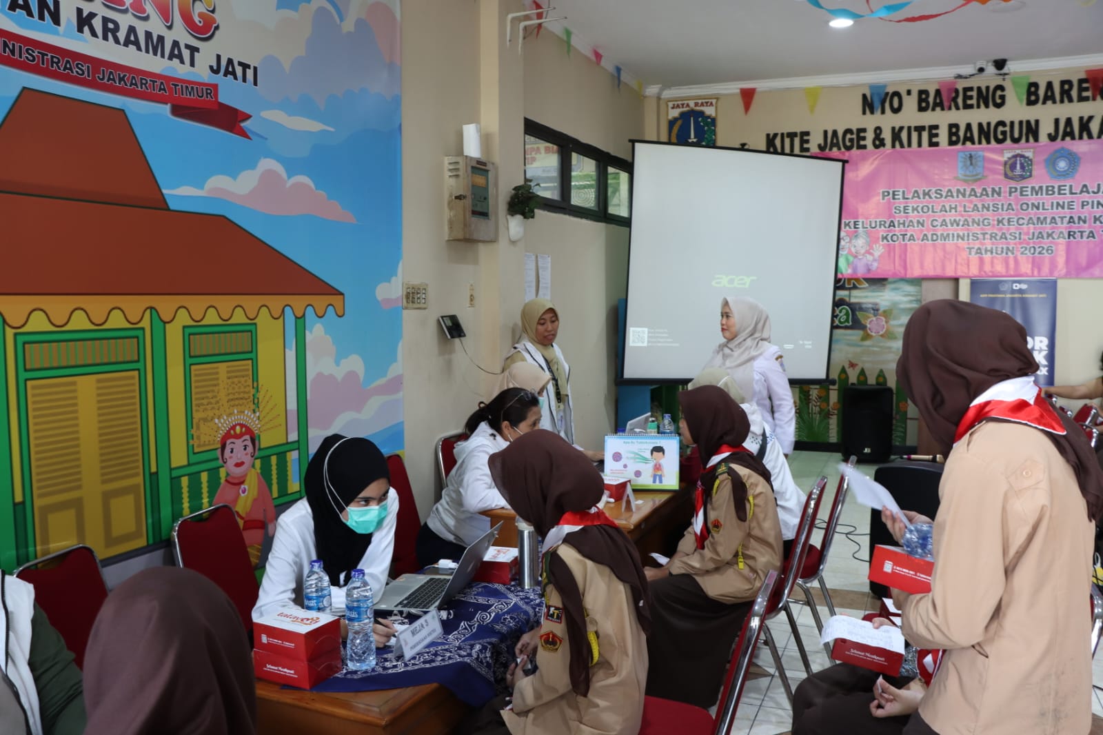 Cegah TBC Sejak Dini, Kelurahan Cawang Ajak Ratusan Pelajar SMK 10 Jakarta Ikuti Skrining Kesehatan