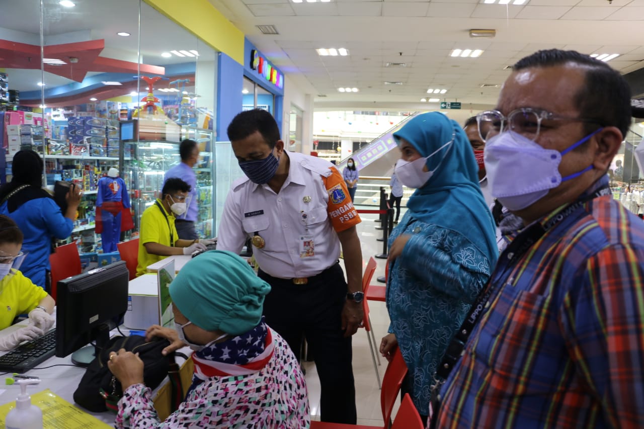 Tarik Minat Warga Pusat Perbelanjaan Dijadikan Tempat Vaksinasi Covid 19